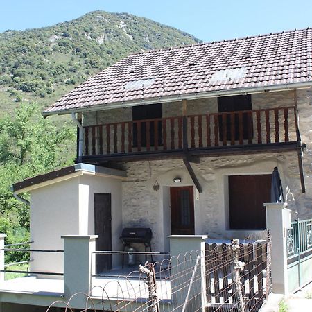Maison De Charme Calme Entouree De Montagne Ussat 外观 照片