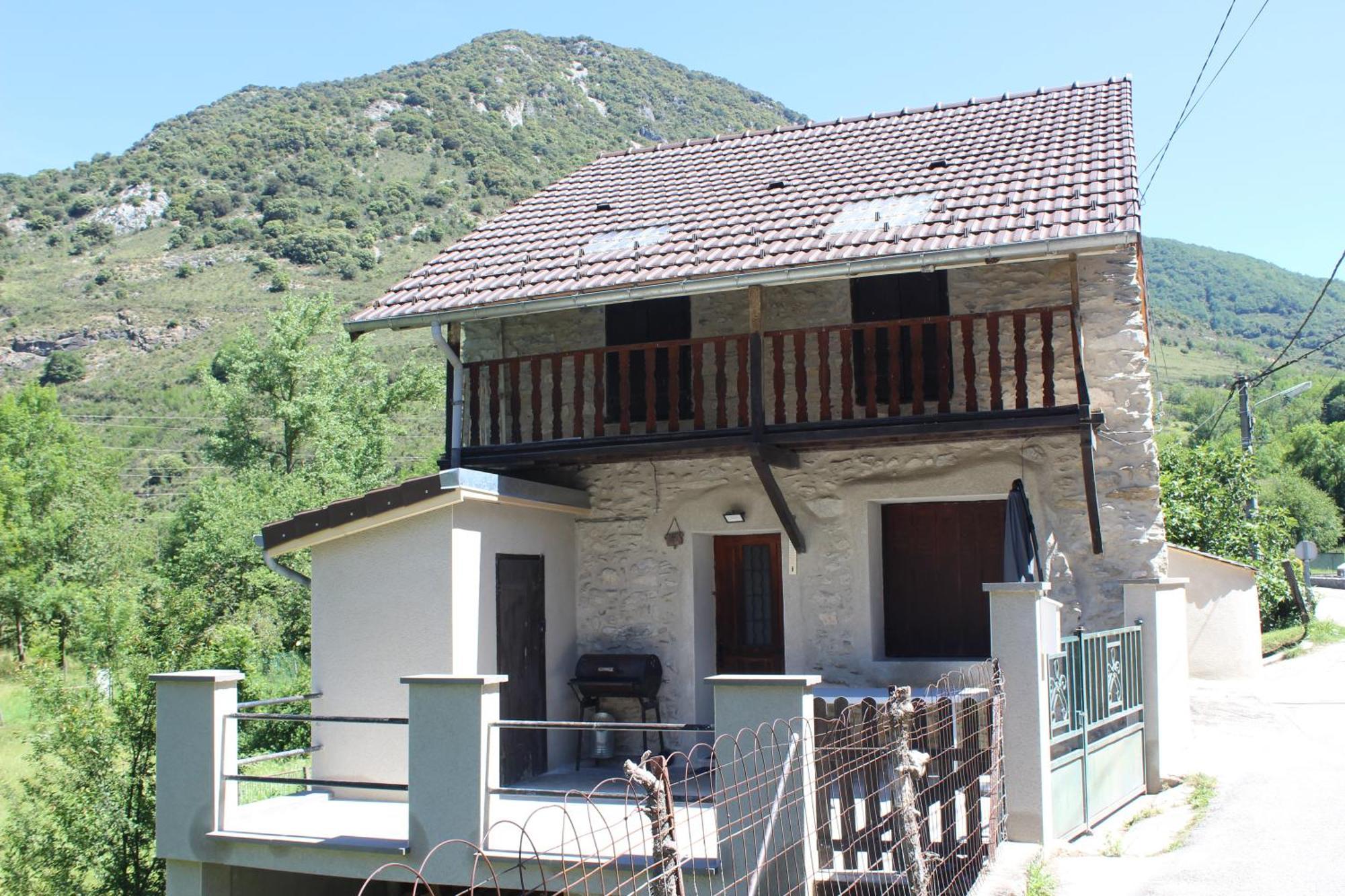 Maison De Charme Calme Entouree De Montagne Ussat 外观 照片